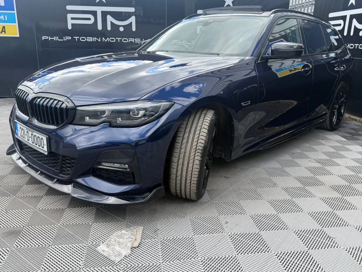 BMW 330e M Sport Pro G21 Auto Pan Roof Tech Pack - Image 4