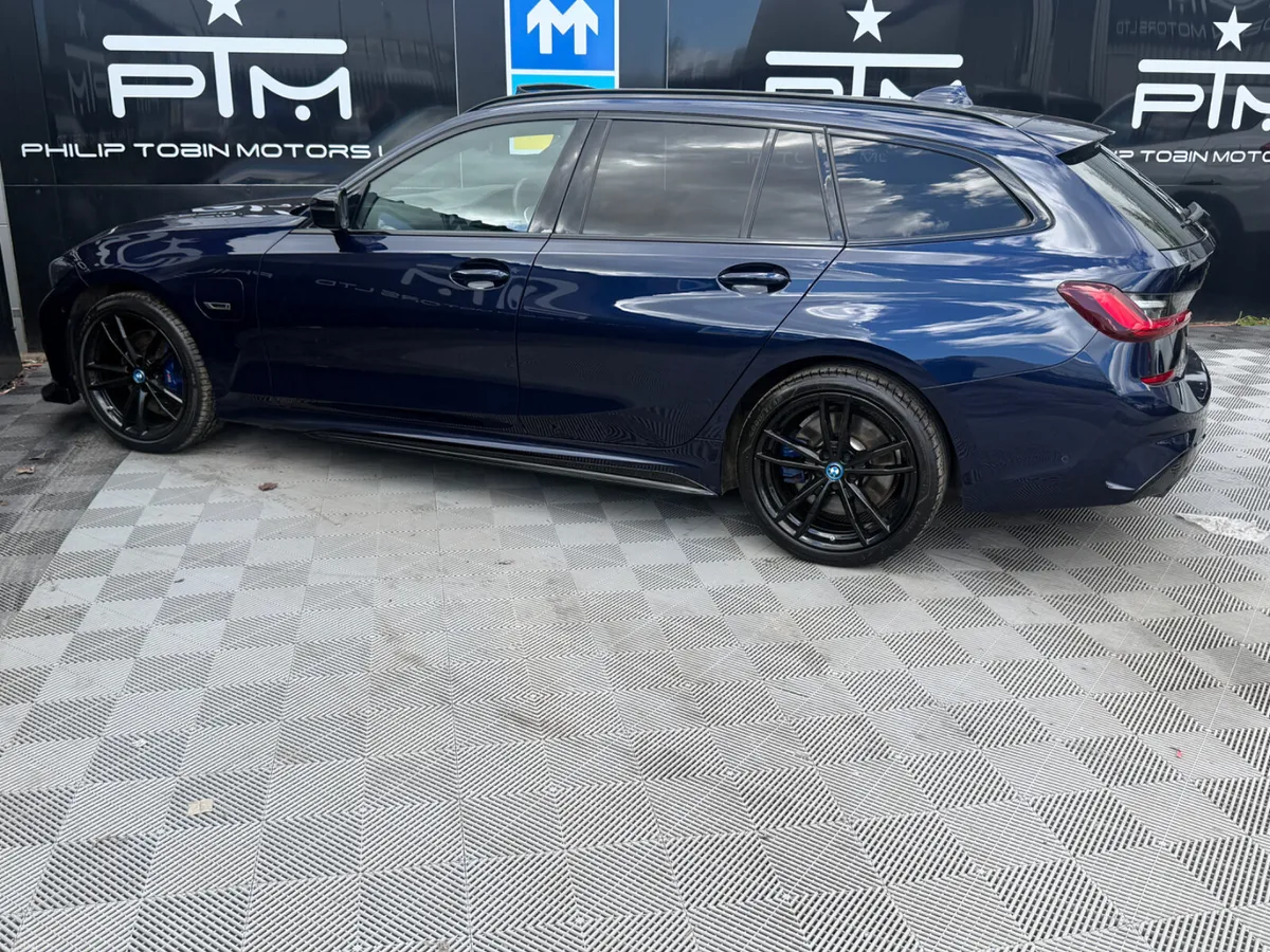 BMW 330e M Sport Pro G21 Auto Pan Roof Tech Pack - Image 6
