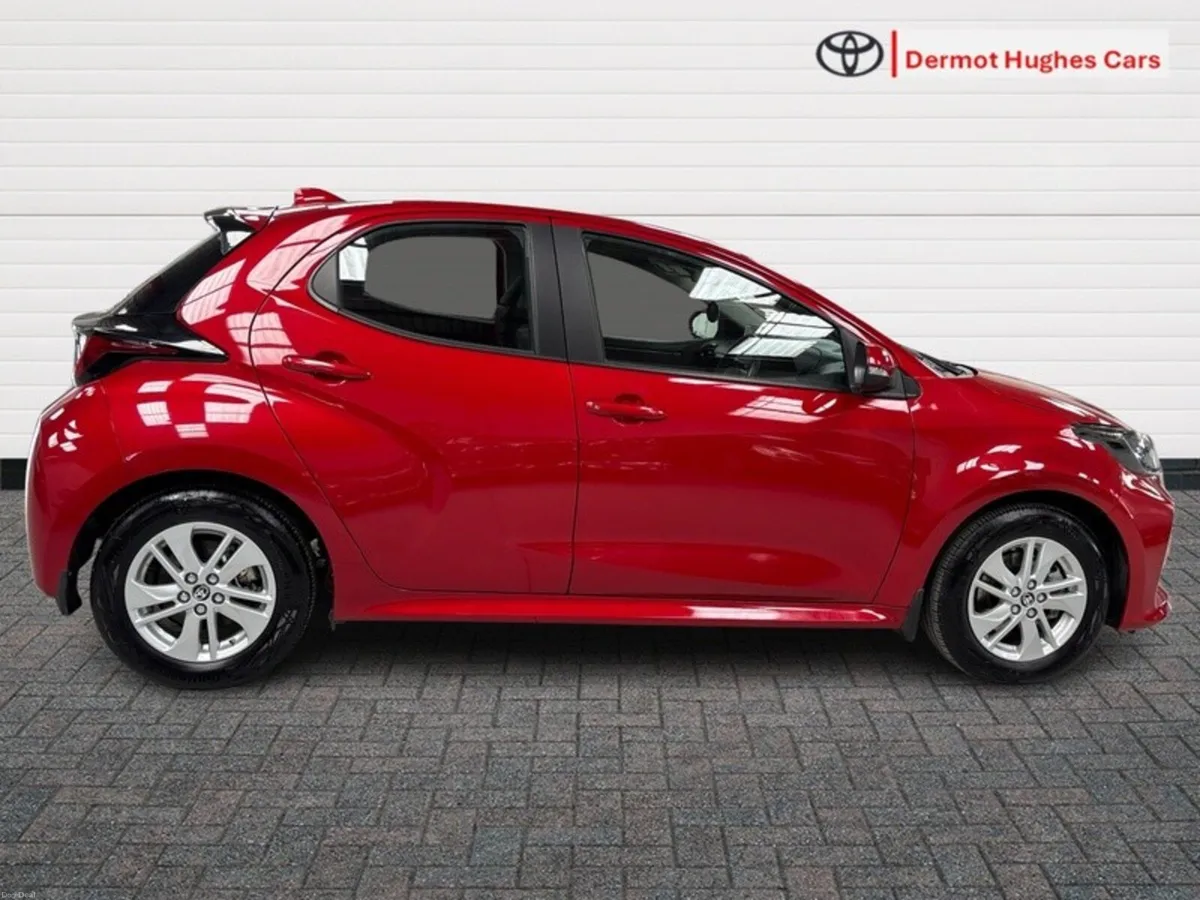 Toyota Yaris HYBRID LUNA AUTO - Image 3