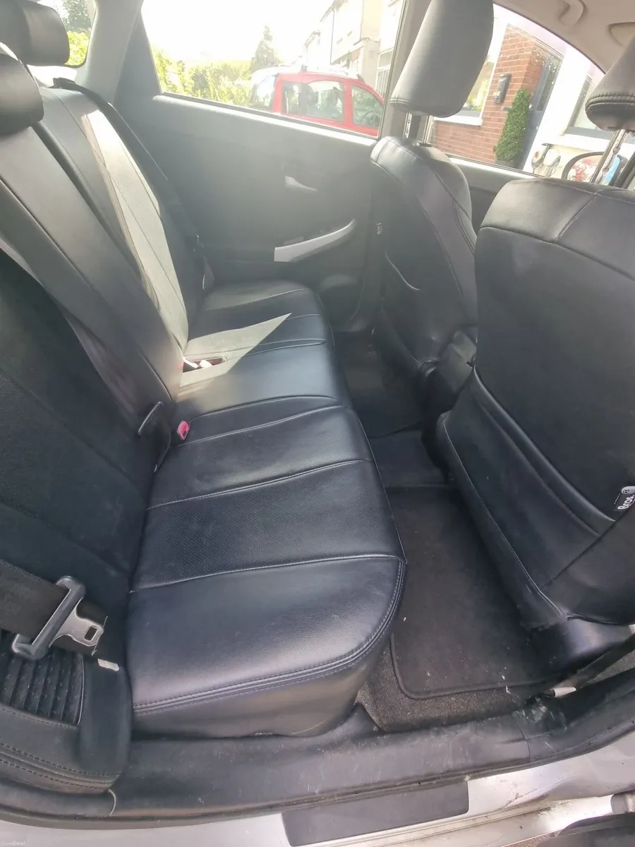 Toyota Prius 2014 - Image 2