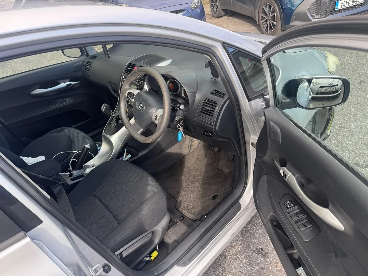 Toyota AURIS 2010 1.4 Diesel Automatic - Image 4