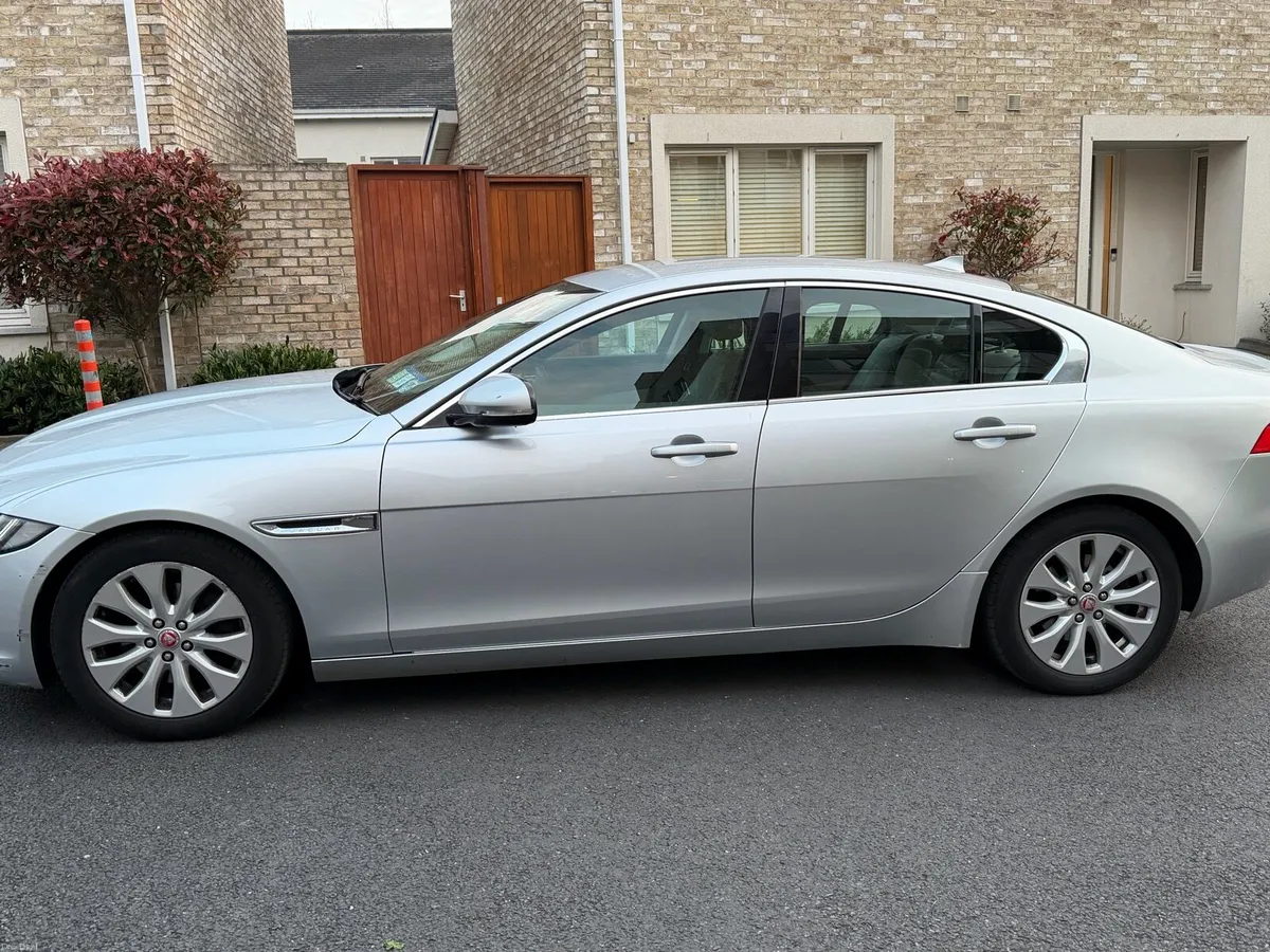Jaguar XE - Image 3