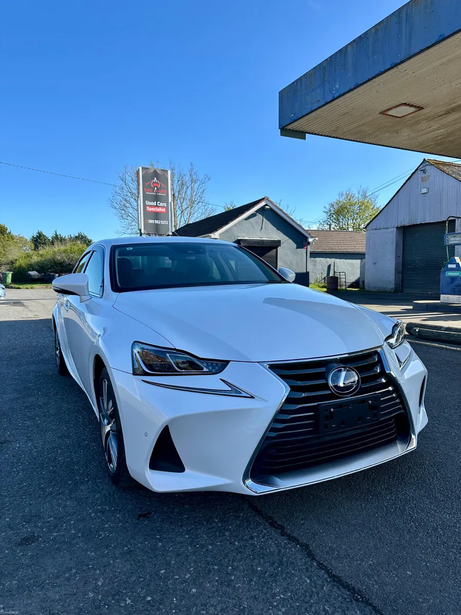 Lexus IS 2017 - Image 2
