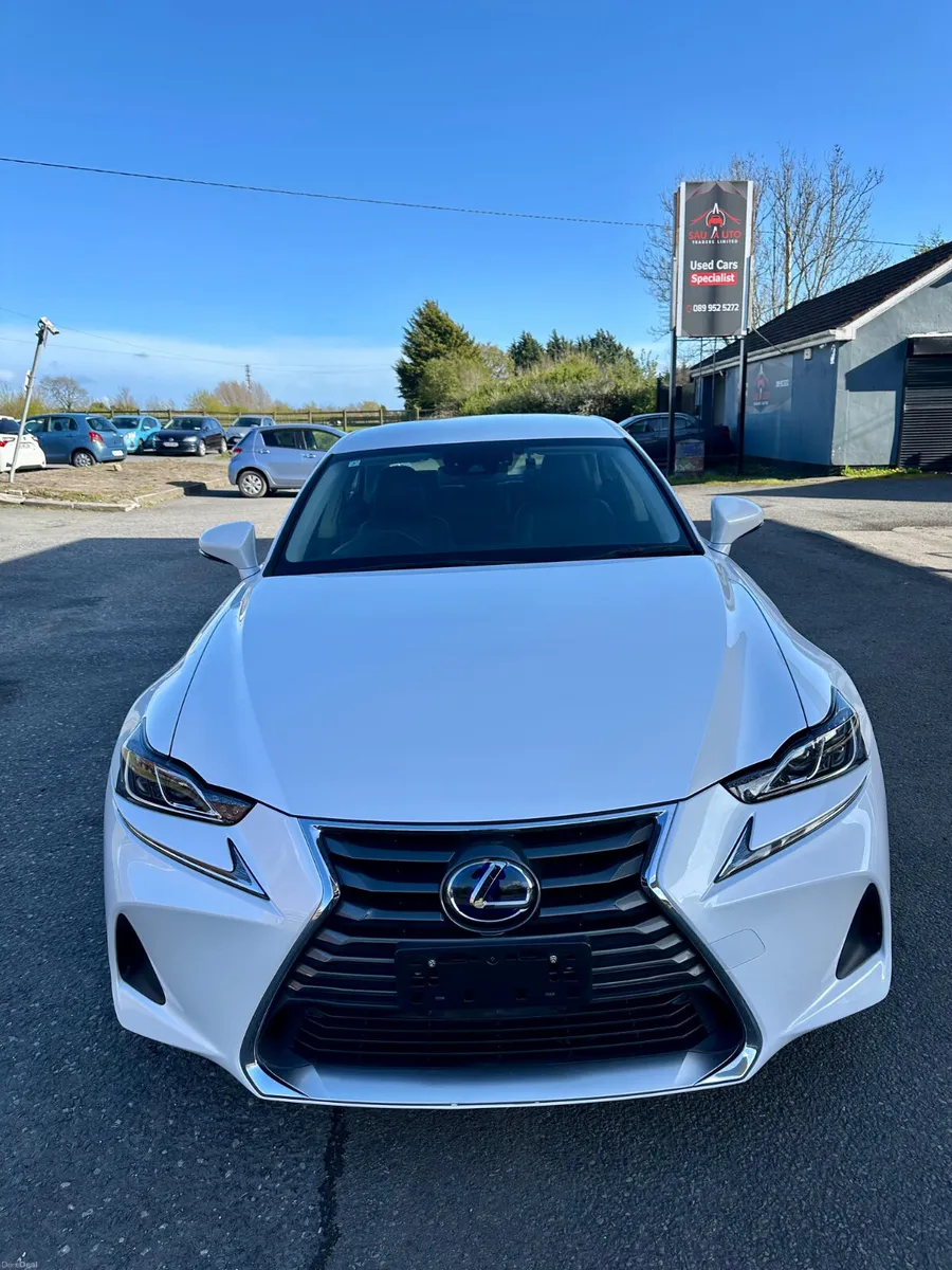 Lexus IS 2017 - Image 1
