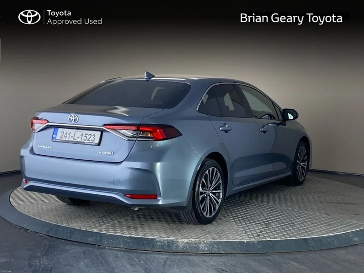 Toyota Corolla HYBRID LUNA SPORT SALOON - Image 2