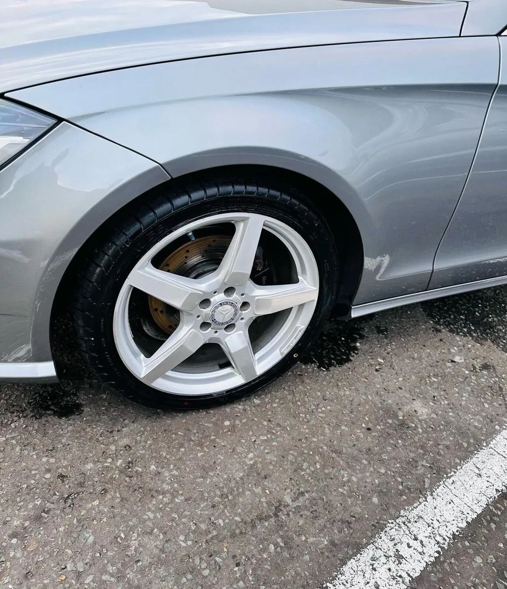 Mercedes-Benz CLS-Class low km - Image 3