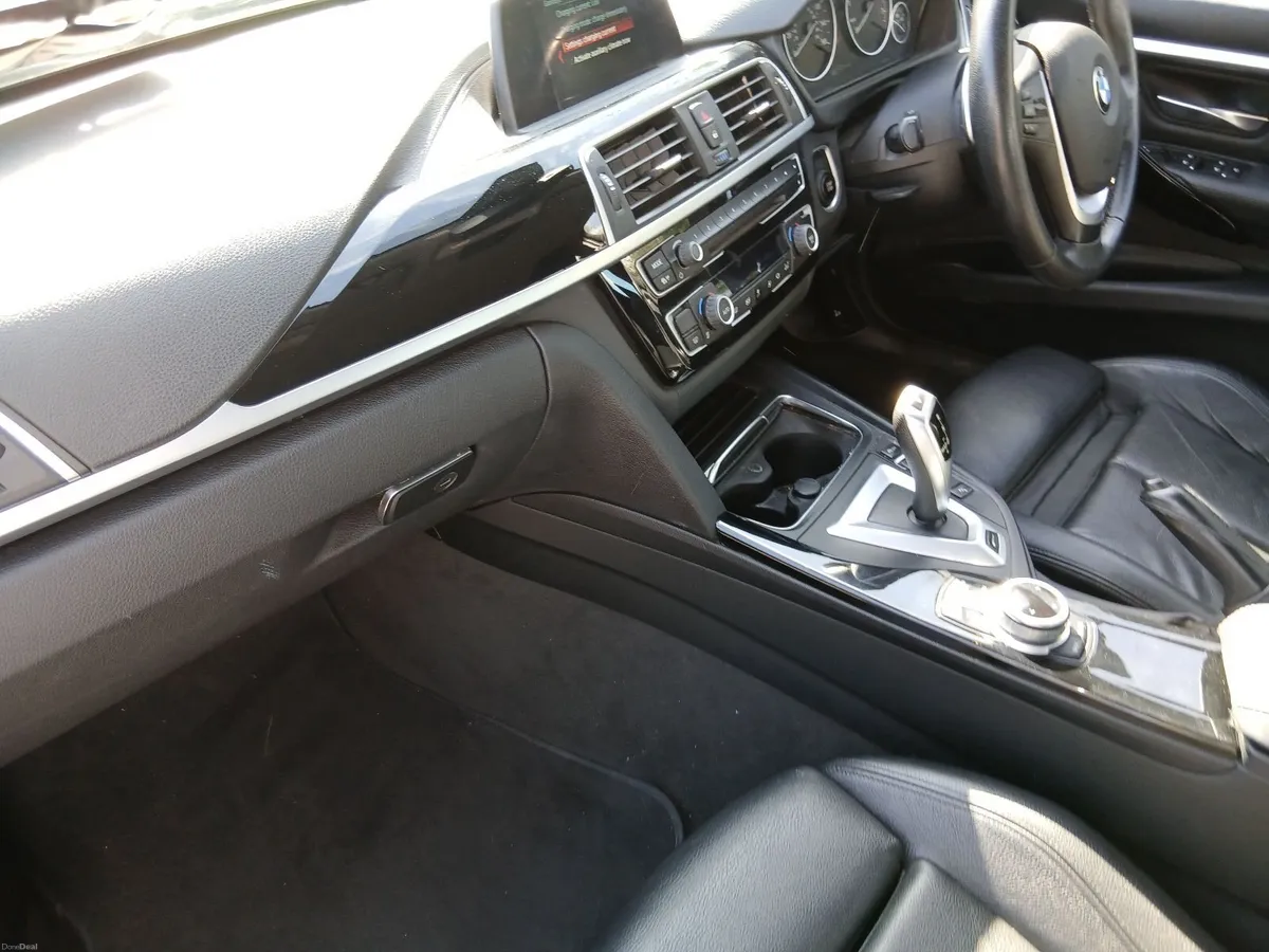 BMW 3-Series 2017 - Image 2