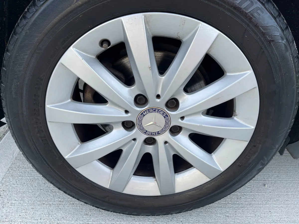 162 Mercedes-Benz A-Class 1.6 Automatic 5dr Model - Image 3