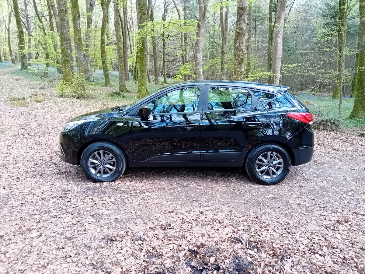132 HYUNDAI iX 35  1.7 CRDI 6 SPEED SUV - Image 4