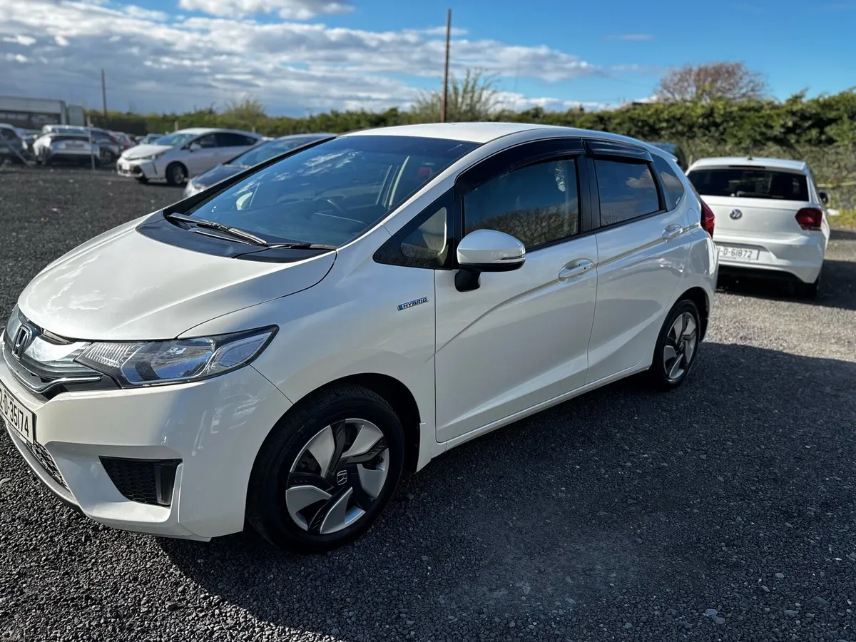 Honda fit hybrid - Image 2