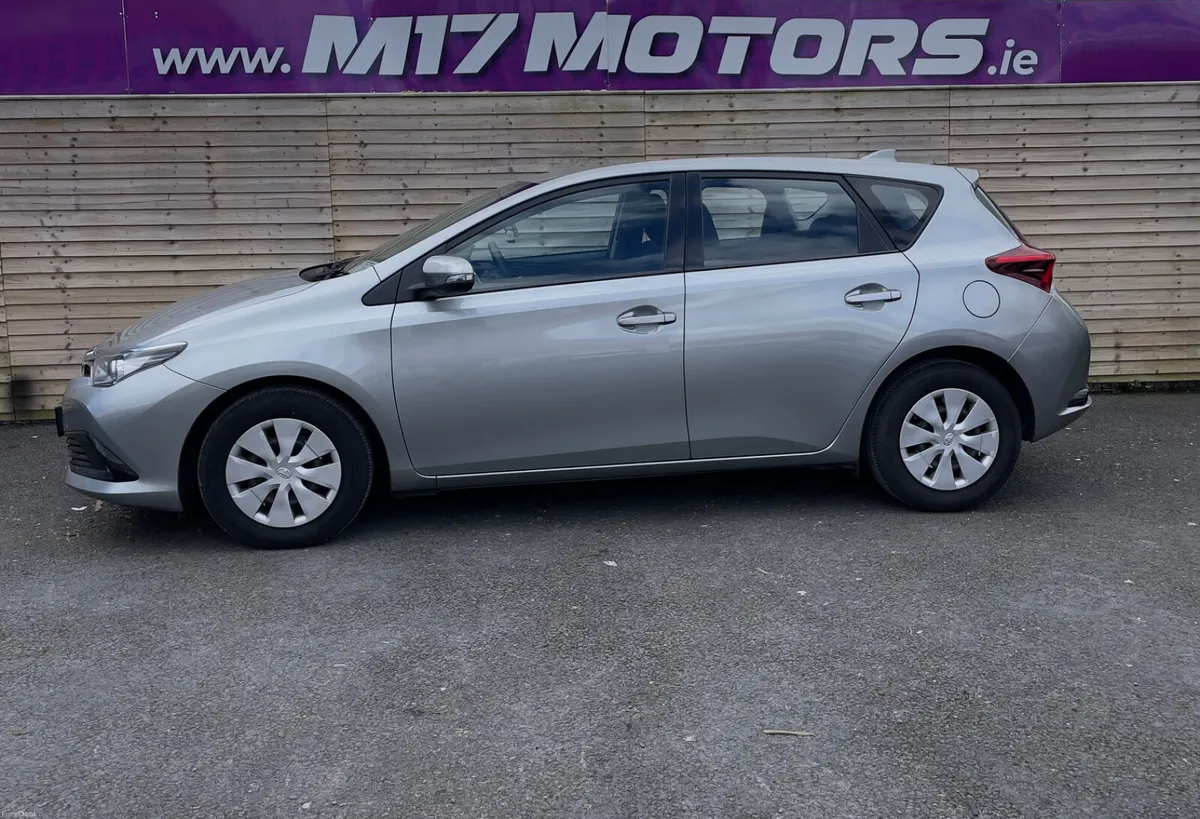 Toyota Auris 2015 - Image 4