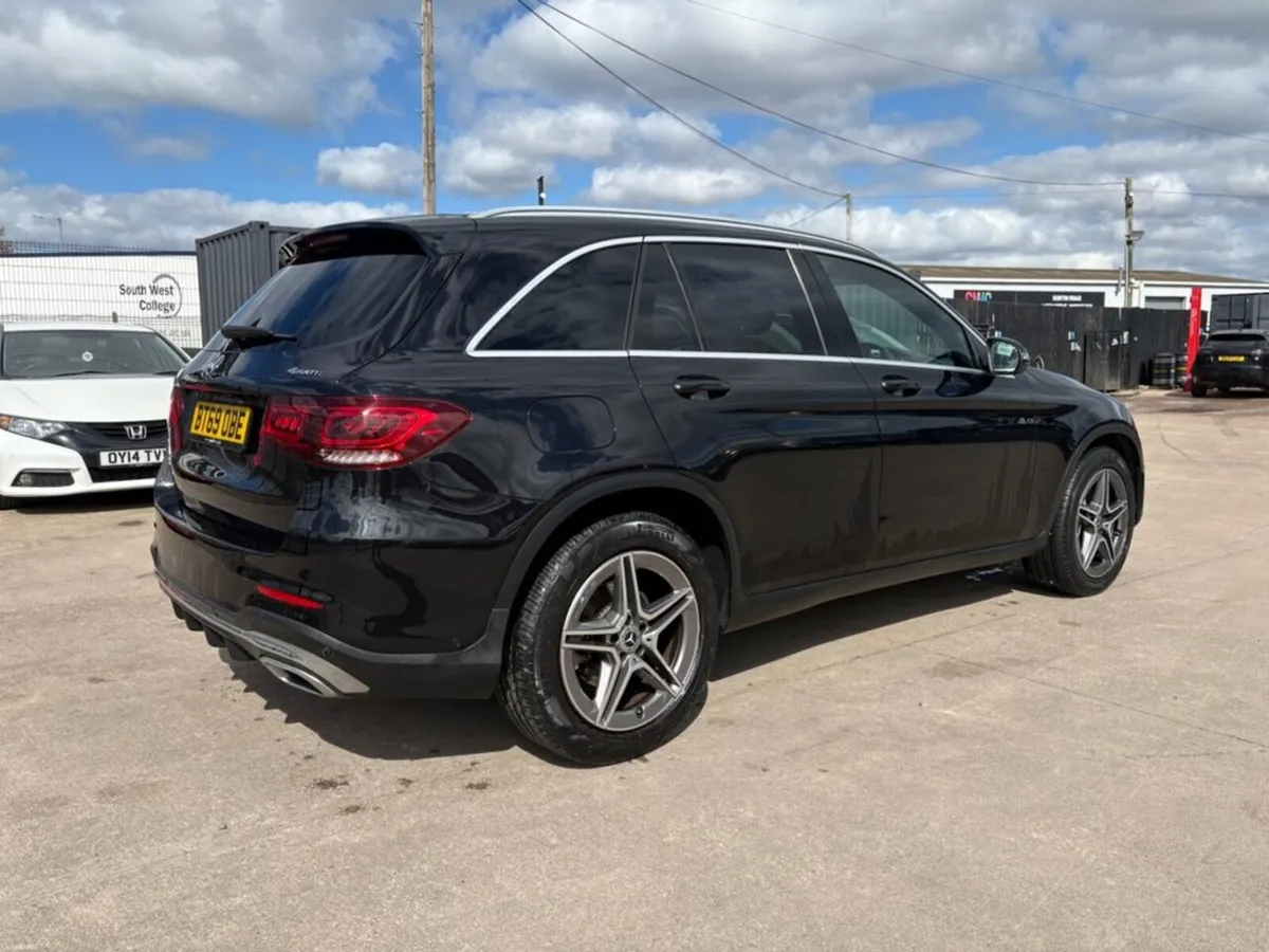 2019 Mercedes-Benz GLC 300 Hybrid - Image 3