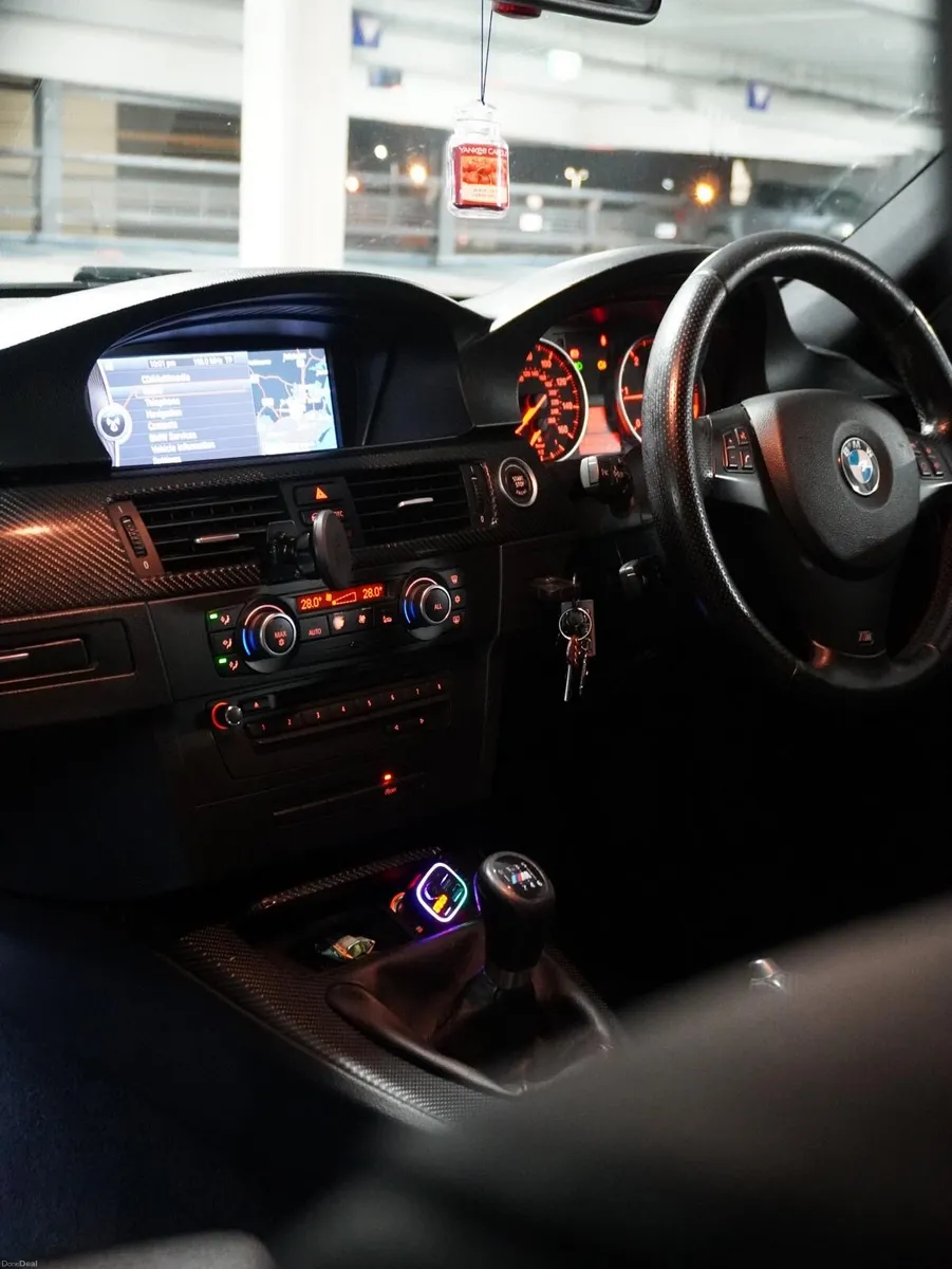 BRAND NEW NCT 03/27 - MANUAL 2010 BMW 318D M SPORT - Image 2