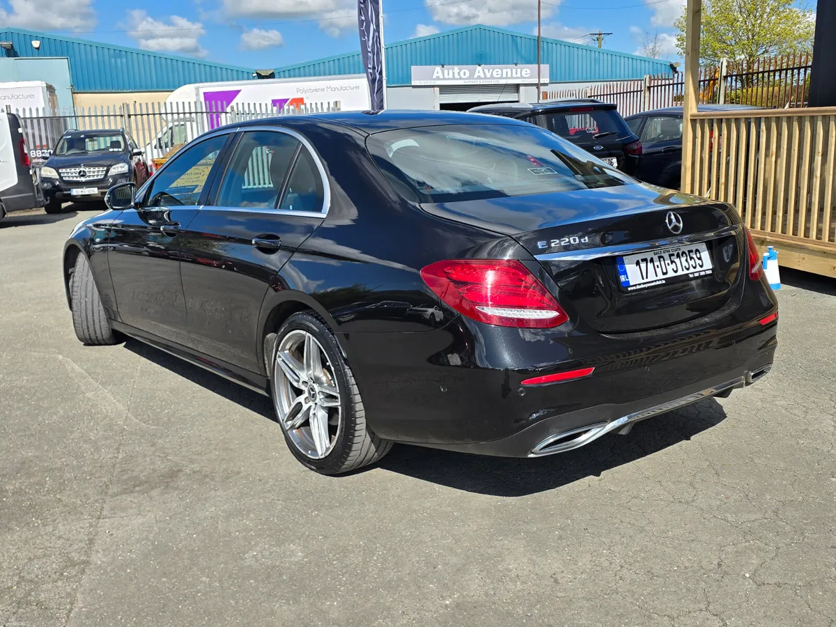 171 MERCEDES BENZ E220 *AMG LINE* - Image 4