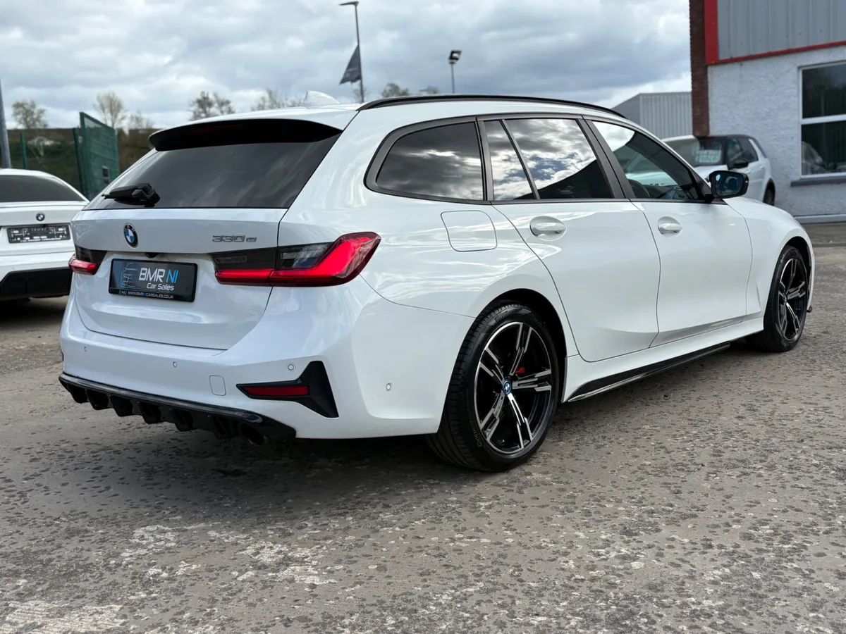 2021 BMW ESTATE 330 AUTO HYBRID - Image 4