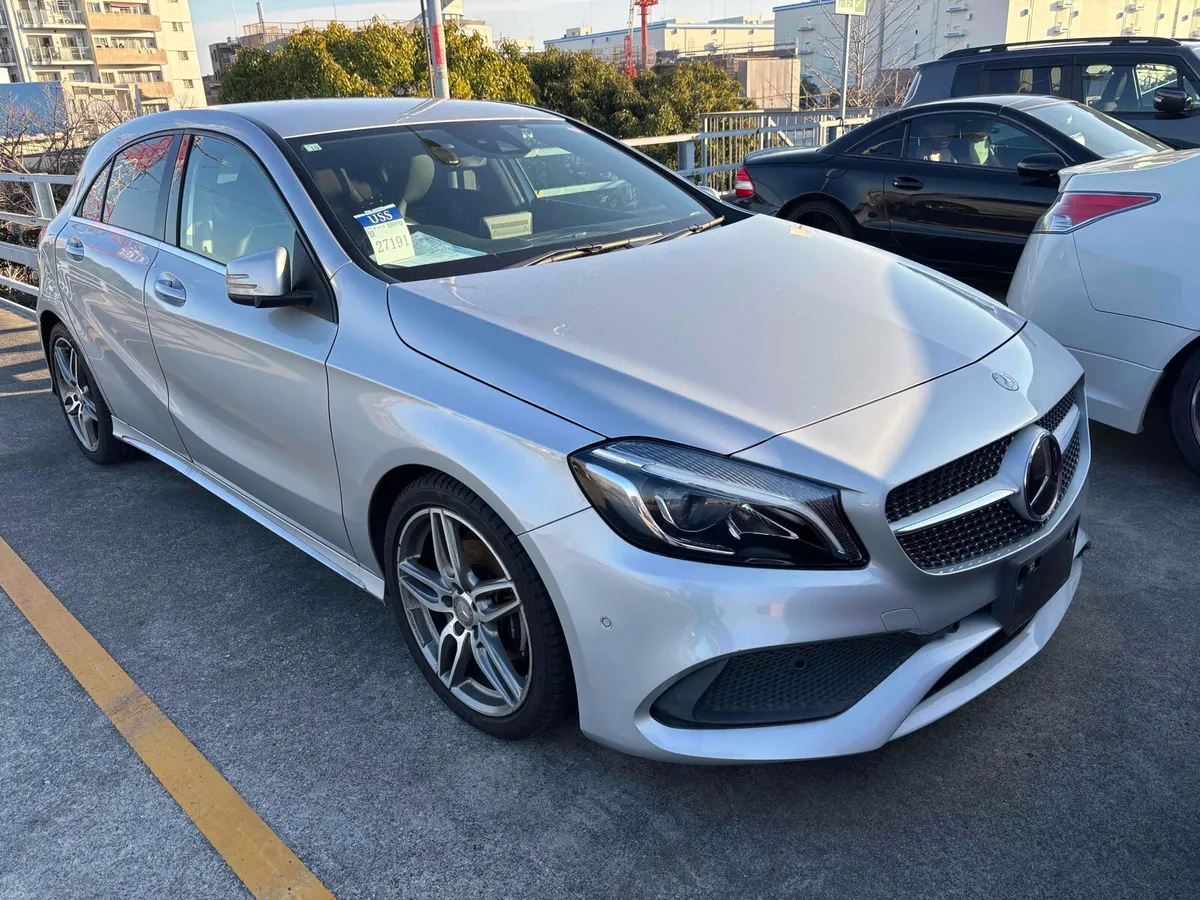 MERCEDES BENZ A180 AMG LINE AUTO 2016 - Image 2
