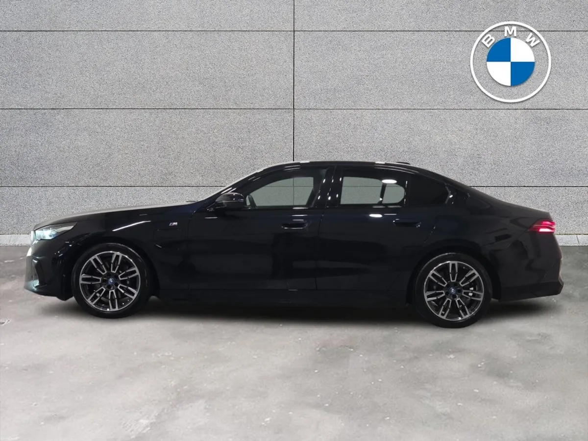 BMW 5-Series 530e M Sport Saloon - Image 4