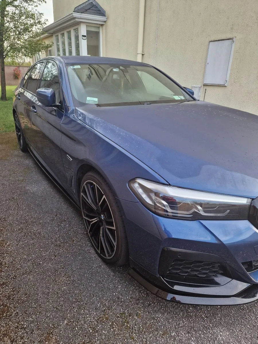 BMW 5-Series 2022 Hi Spec PHEV - Image 2