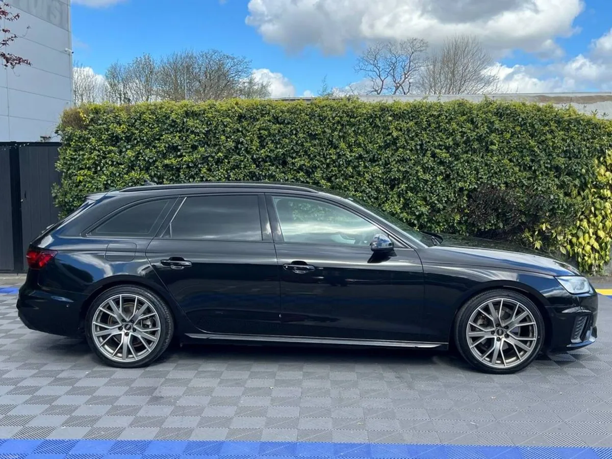 Audi A4 S-LINE AVANT 2.0 TDI // APPLE CARPLAY/ANDR - Image 2