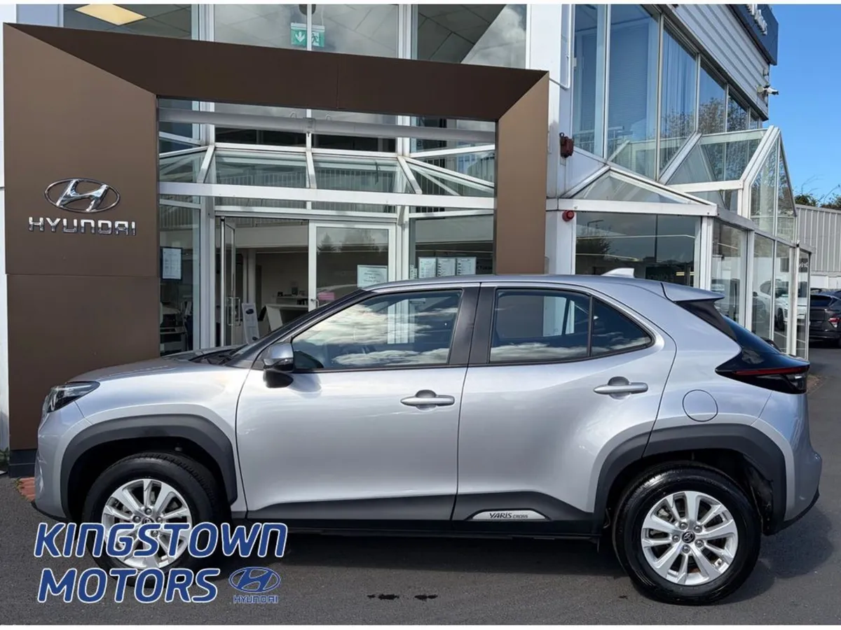 Toyota Yaris CR Cross Luna 4DR Auto - Image 3