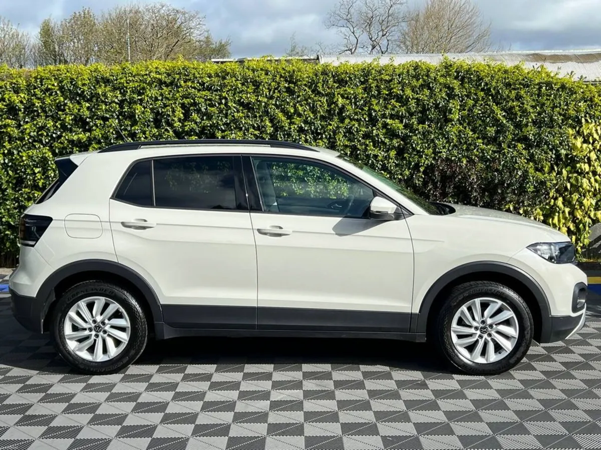 Volkswagen T-Cross LIFE 1.0 TSI // APPLE CARPLAY/A - Image 2