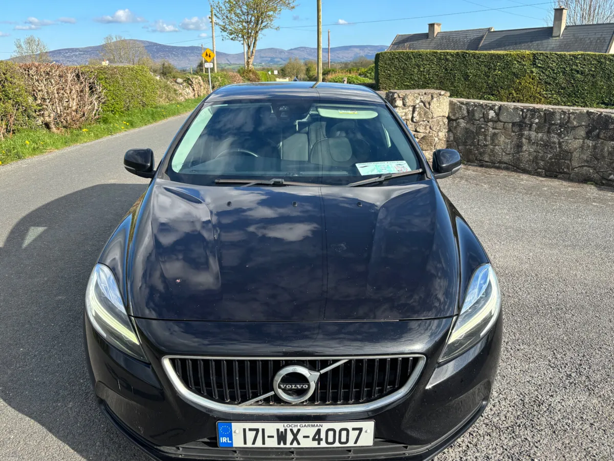 Volvo V40 2017 2.0 - Image 2