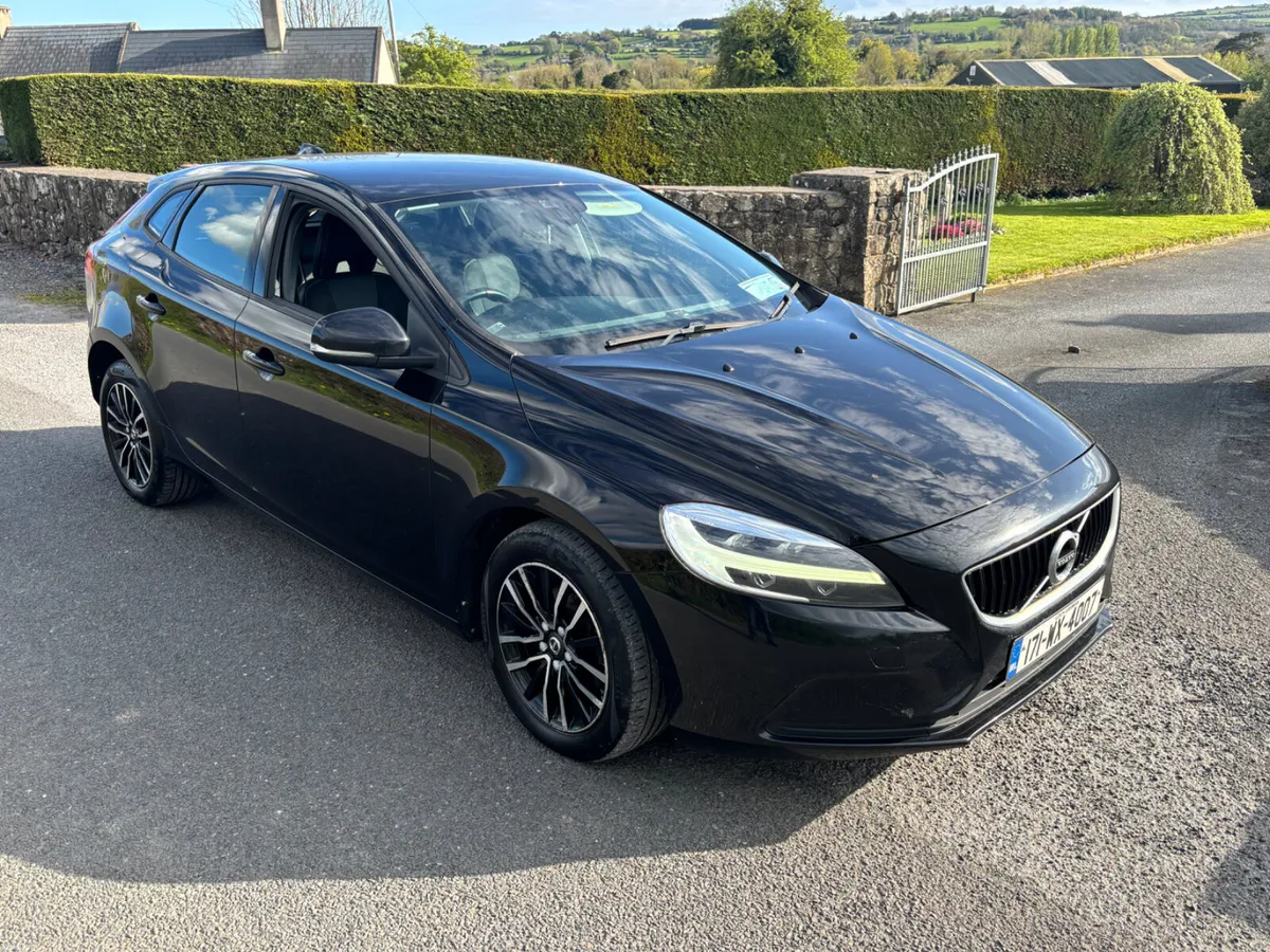 Volvo V40 2017 2.0 - Image 1