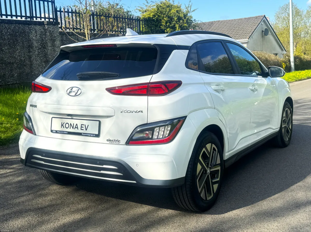 KONA EV Ultimate - Sunroof 64kwh Long Range 2023 - Image 4