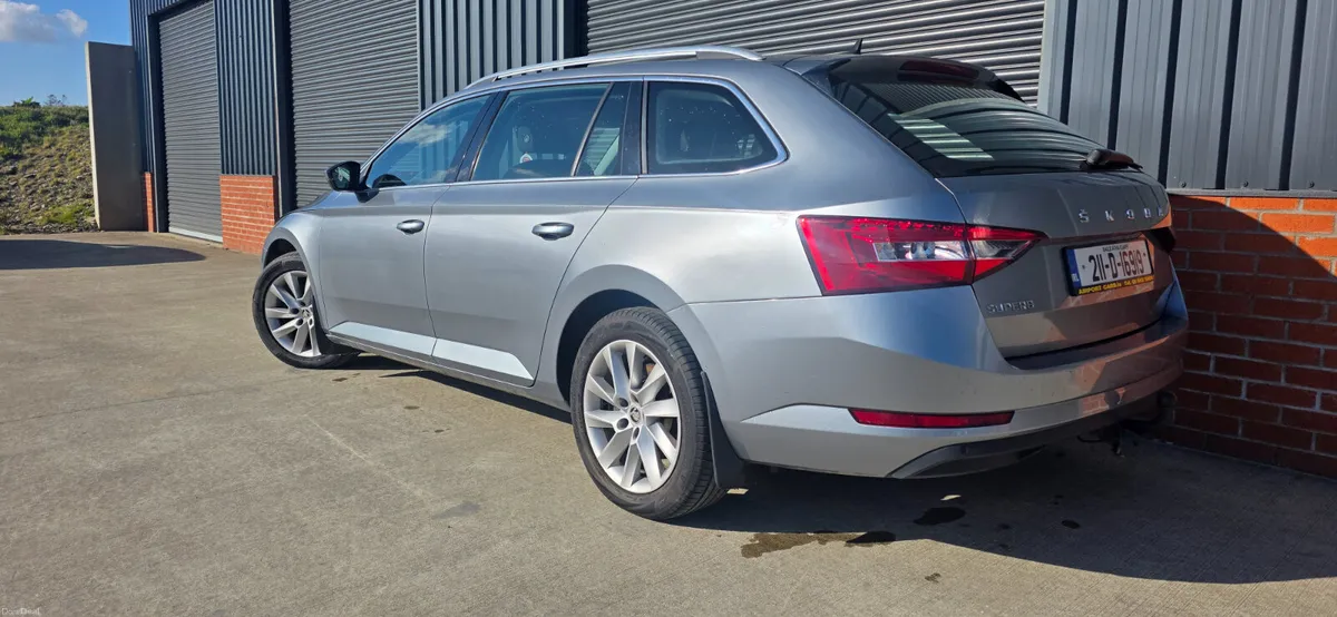 Skoda Superb 2021 - Image 6