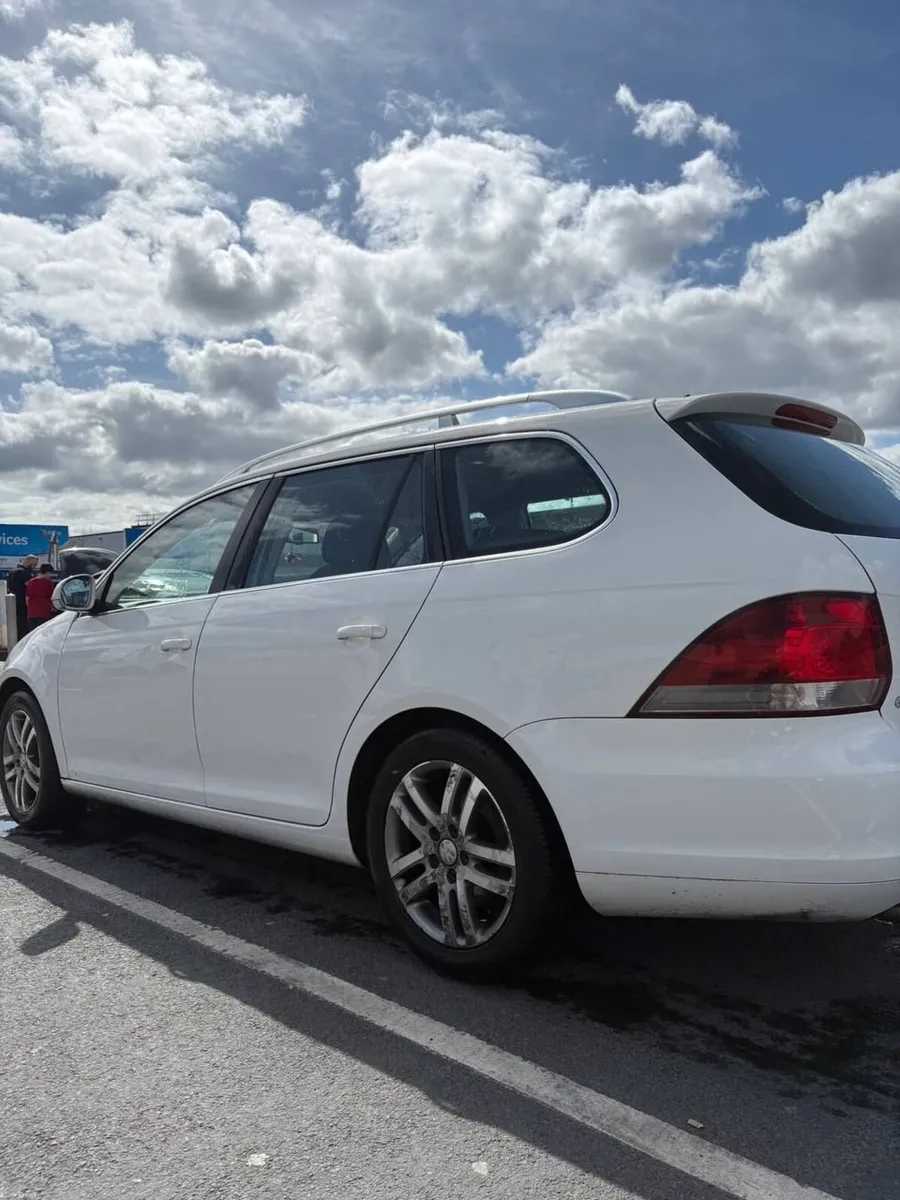 Volkswagen Golf 2011 - Image 2
