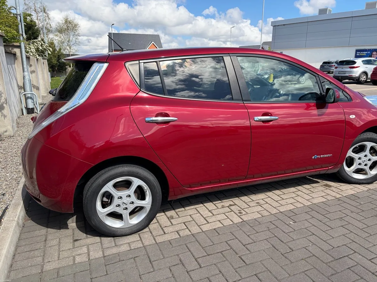 Nissan leaf 2015 EV SV - Image 2
