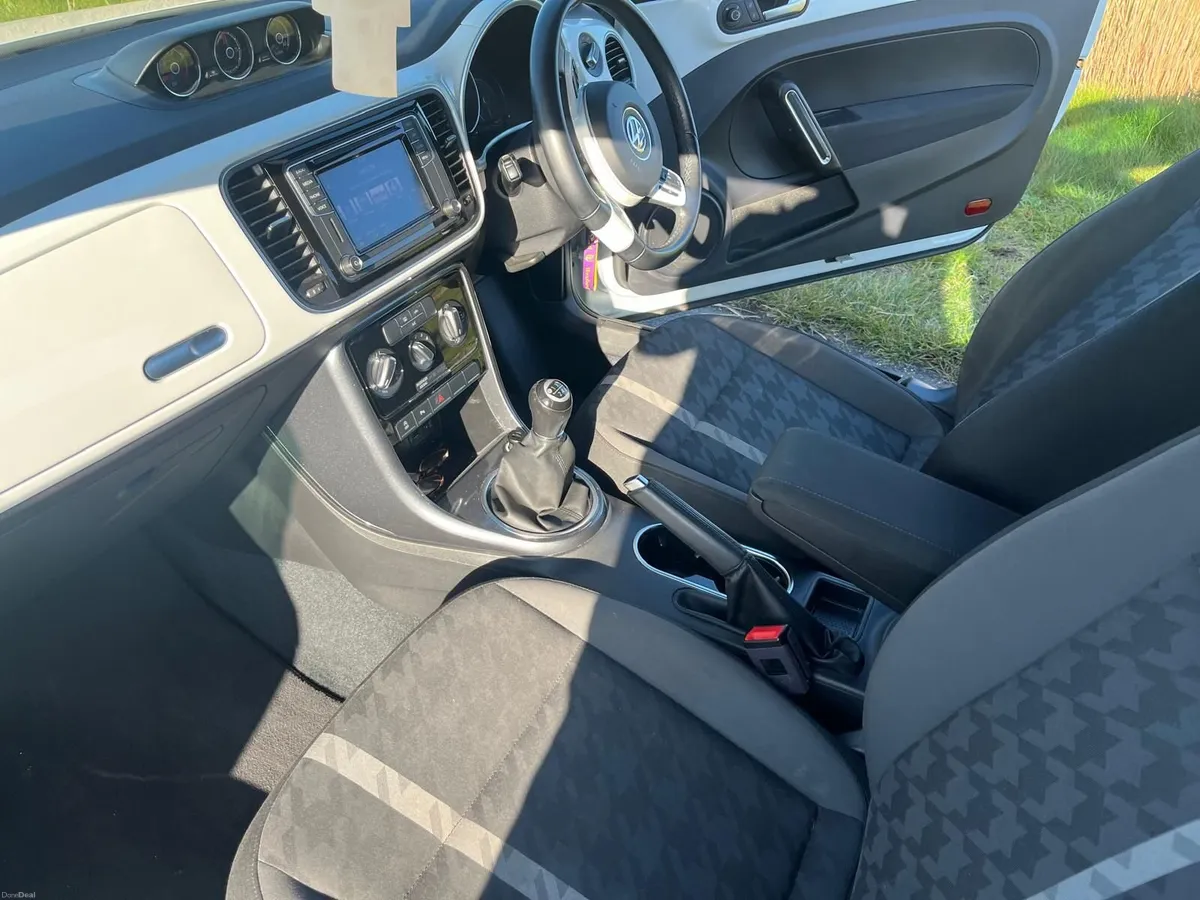 Volkswagen Beetle 2018 - Image 3