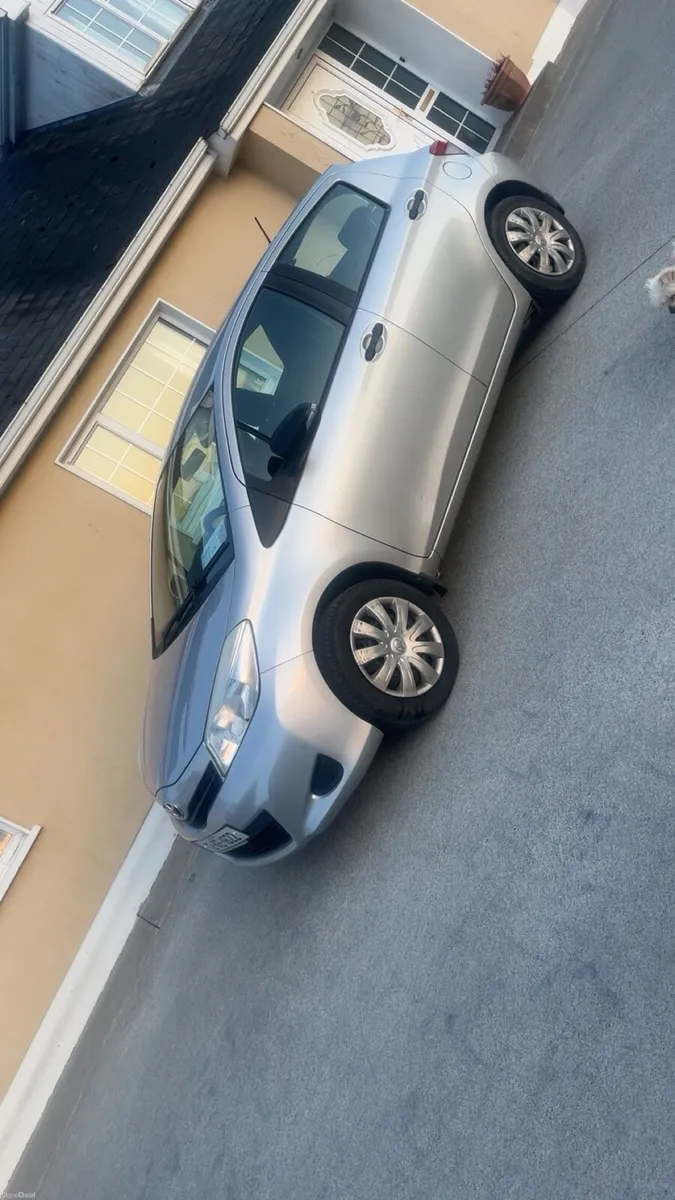 Toyota Yaris car - Image 3