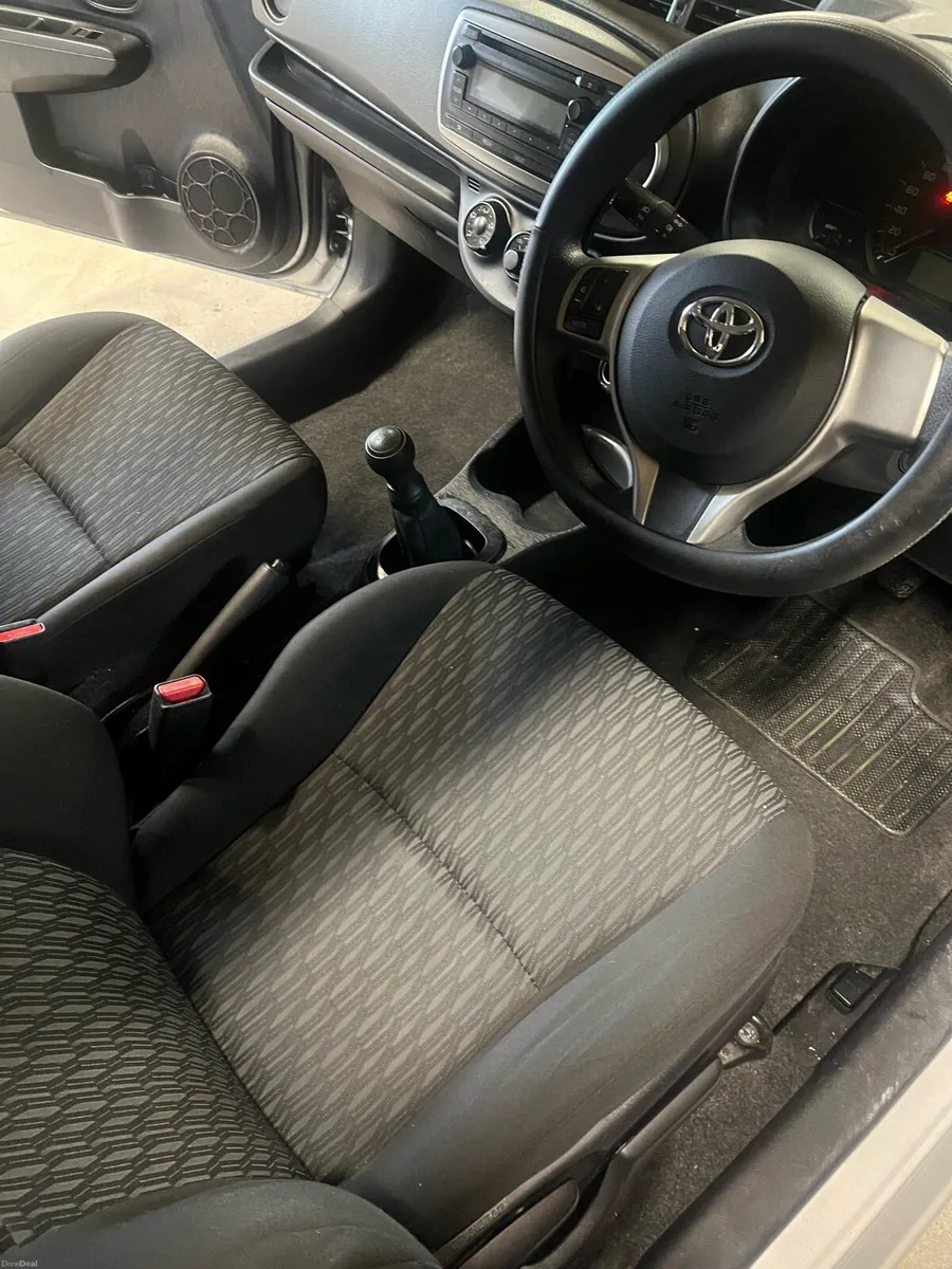 Toyota Yaris car - Image 4
