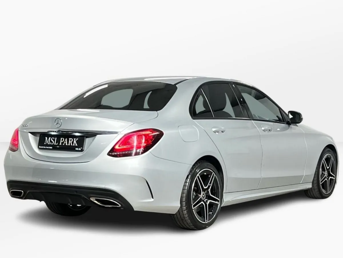 Mercedes-Benz C-Class C200 Avantgarde - Reversing - Image 3