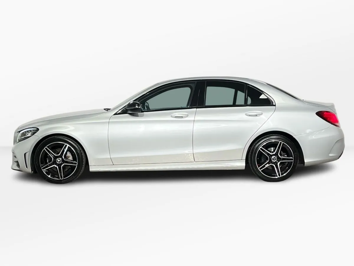 Mercedes-Benz C-Class C200 Avantgarde - Reversing - Image 5