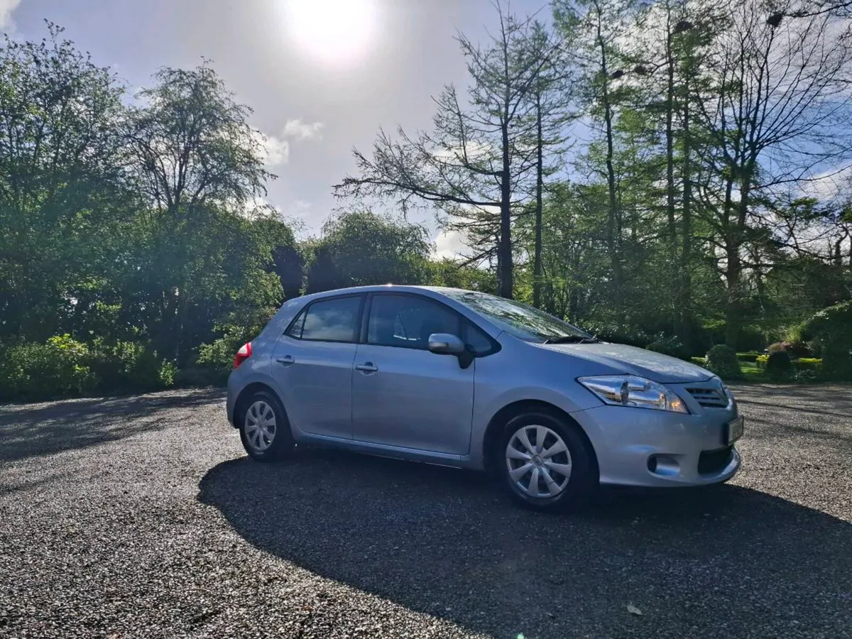 Toyota Auris 1.4 diesel, Only 94,000kms 1 owner - Image 3