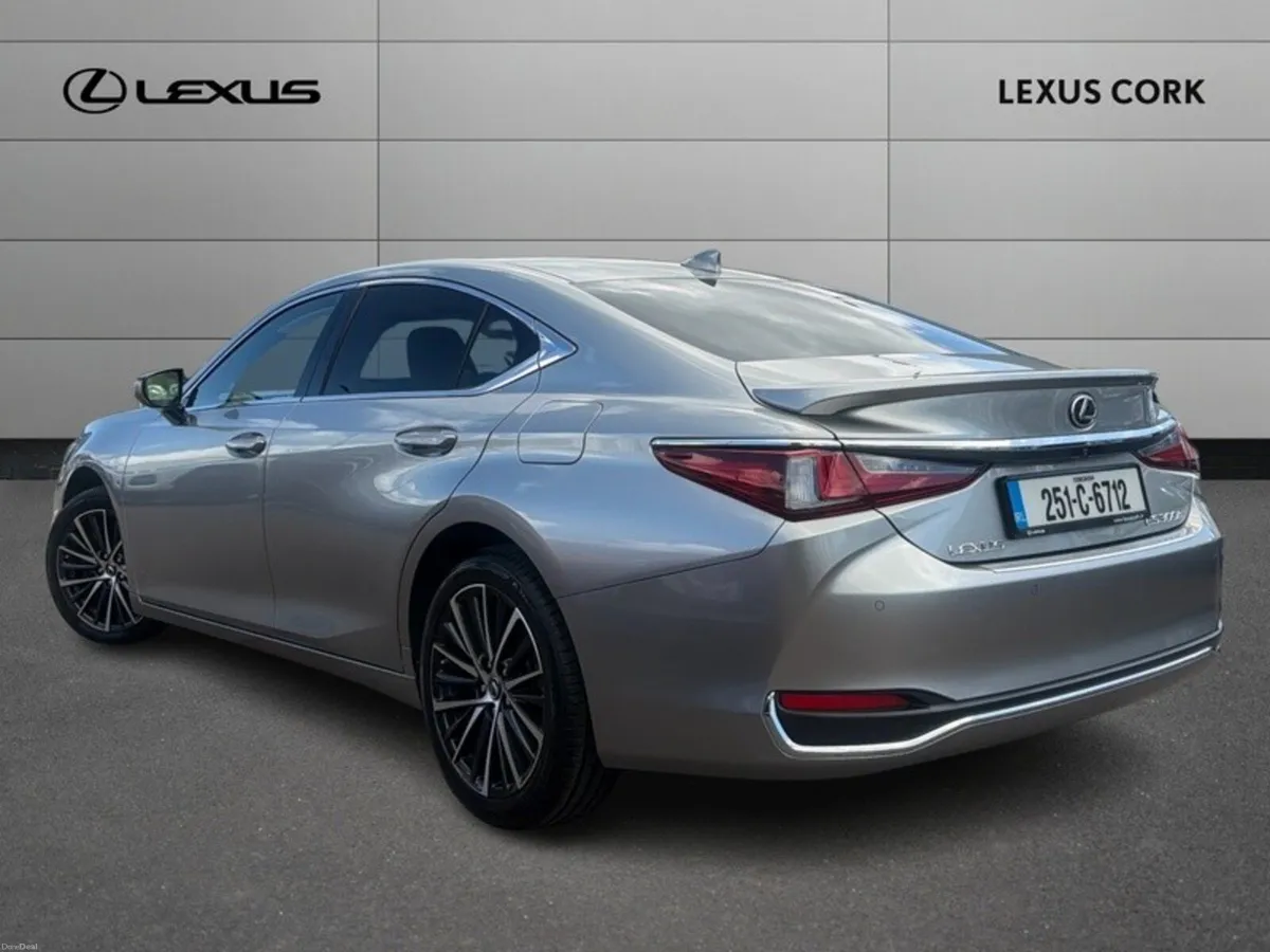 Lexus ES ES300h Dynamic - Image 3
