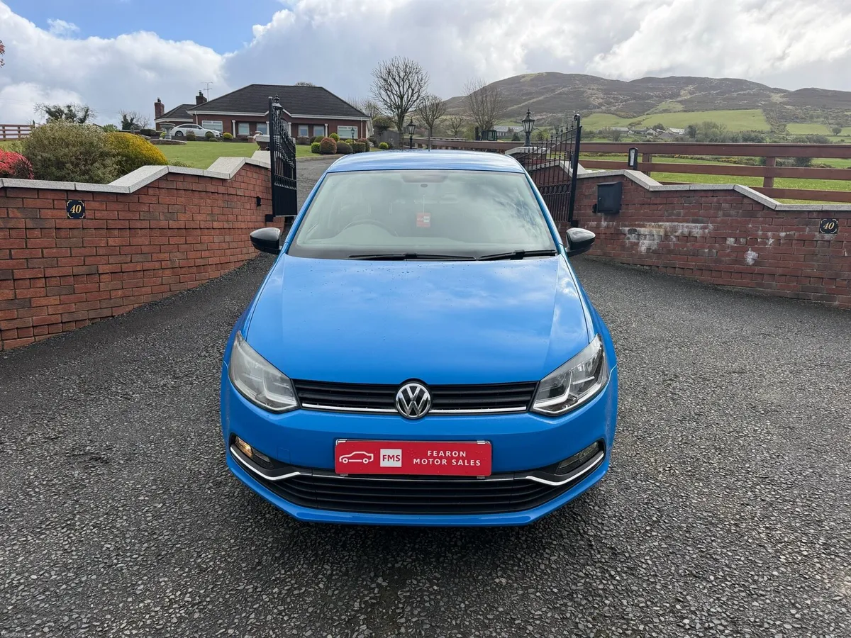 2015 Volkswagen Polo - Image 2