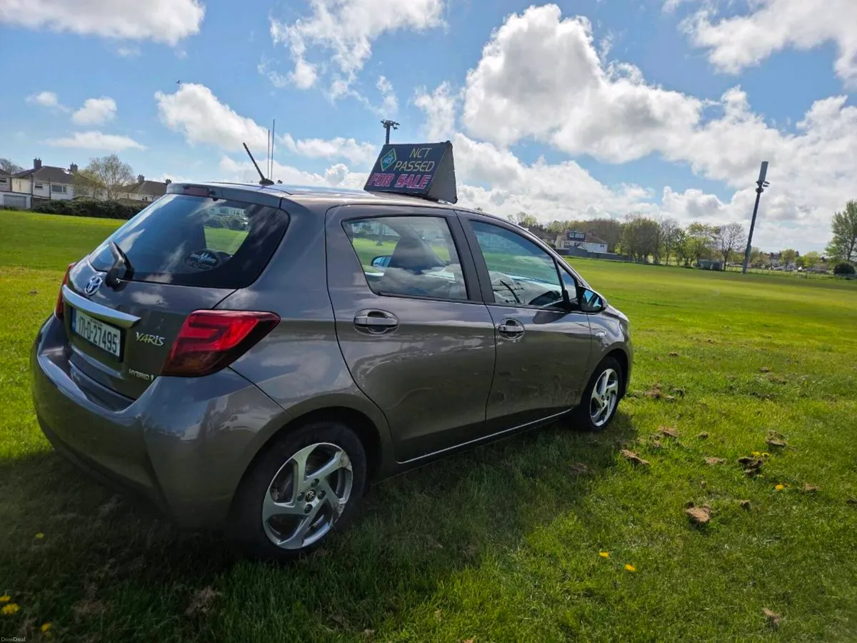 2017 TOYOTA YARIS HYBRID LUXURY LOW MILEAGE AUTO - Image 4