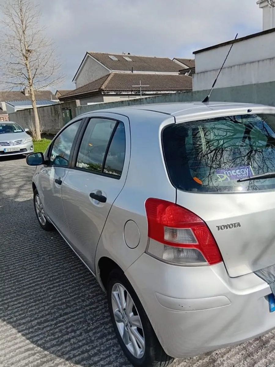 2011 Toyota Yaris - Image 4