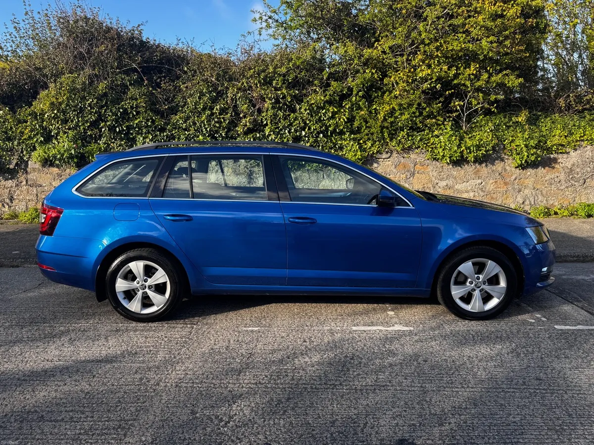 Skoda Octavia2019 1.5L TSI Technology Estate - Image 2
