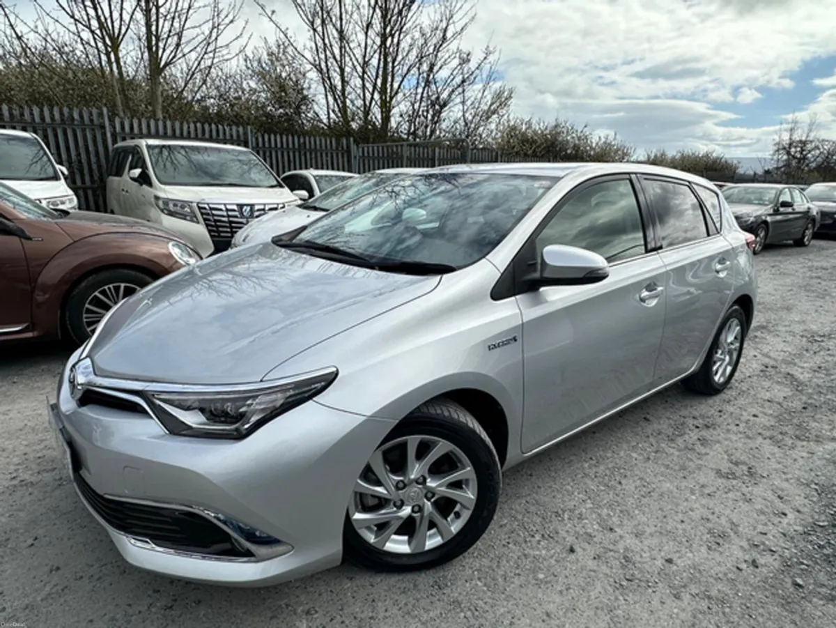 Toyota Auris 1.8L Automatic  Pertol Hybrid Low Mil - Image 3