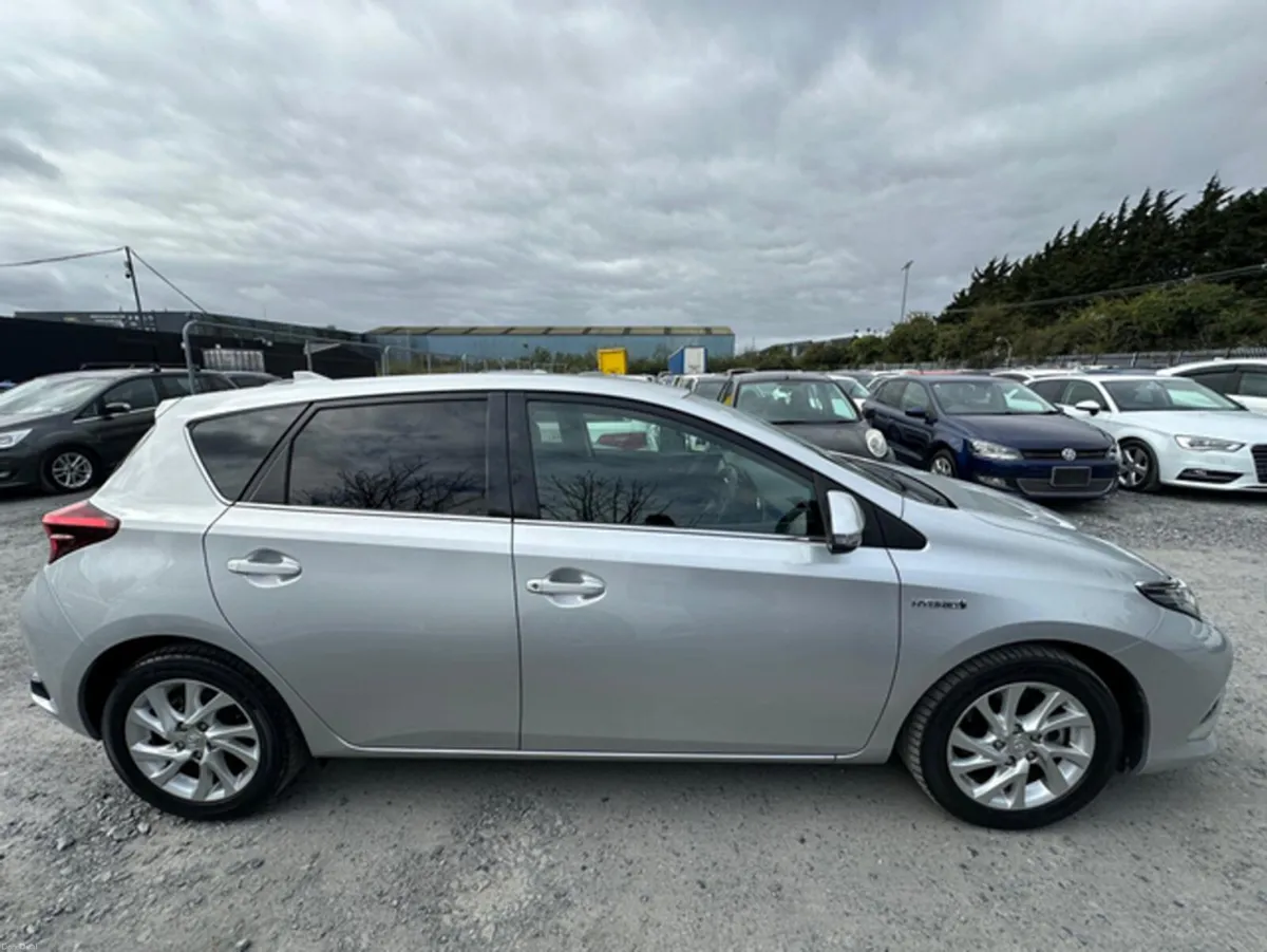 Toyota Auris 1.8L Automatic  Pertol Hybrid Low Mil - Image 4
