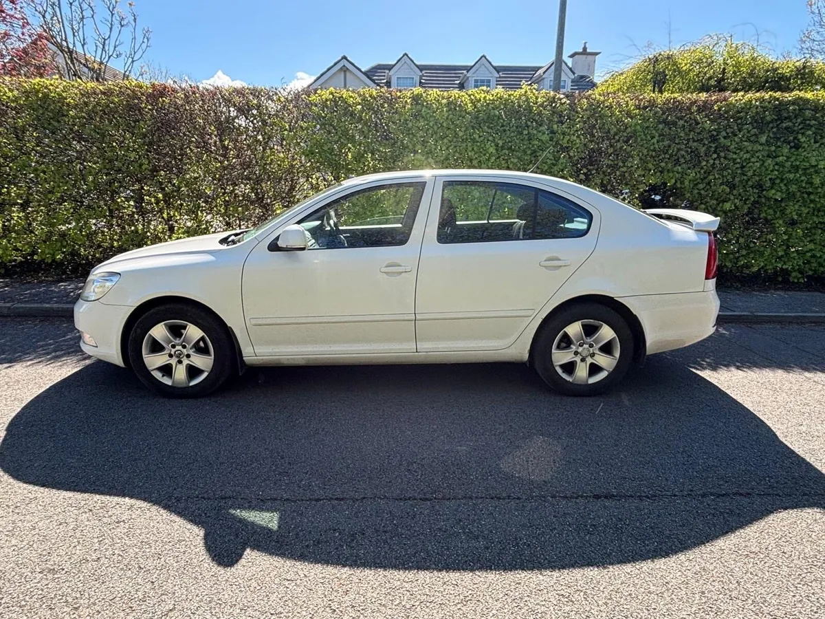 2011 Octavia 1.6 TDI Elegance…NCT 06/27! Tax 06/26 - Image 3