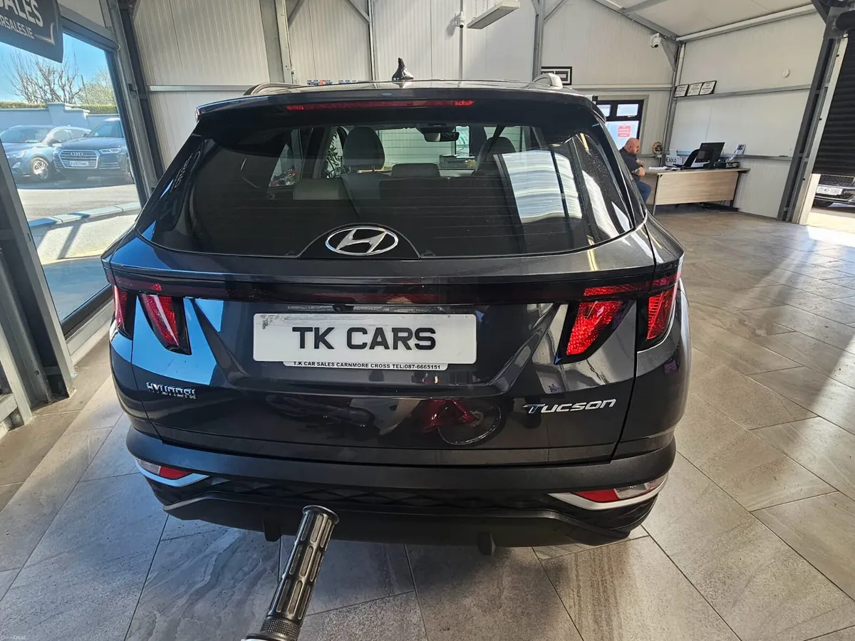 211 HYUNDAI TUCSON EXECUTIVE - Image 4