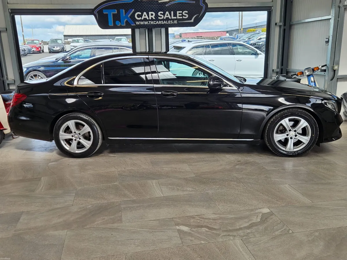 17 MERCEDES BENZ E-CLASS 220 - Image 3