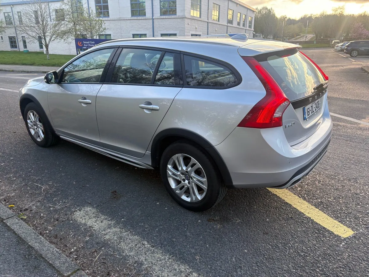 Volvo V60 Cross Country - Image 2