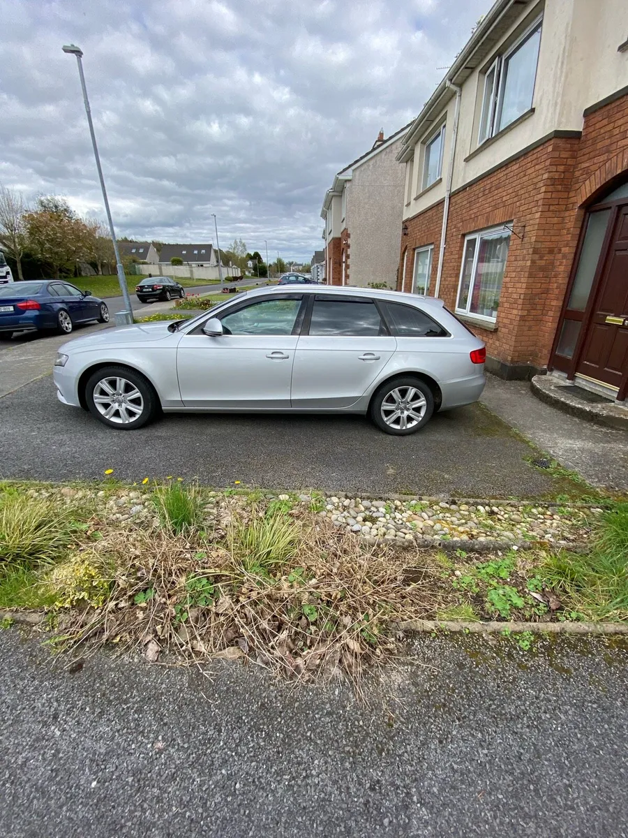 Audi A4 2009 143 hp automatic - Image 2