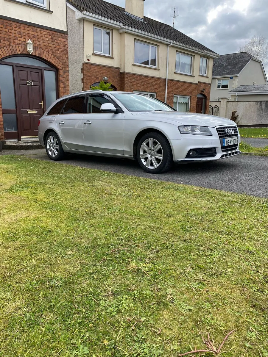 Audi A4 2009 143 hp automatic - Image 4